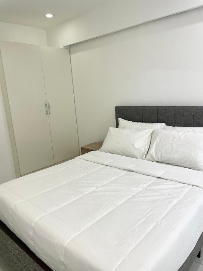 Burgundy Guest Suite Manila Ngoại thất bức ảnh