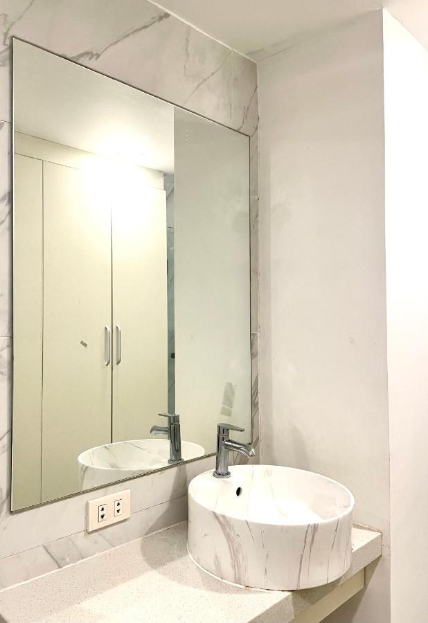 Burgundy Guest Suite Manila Ngoại thất bức ảnh